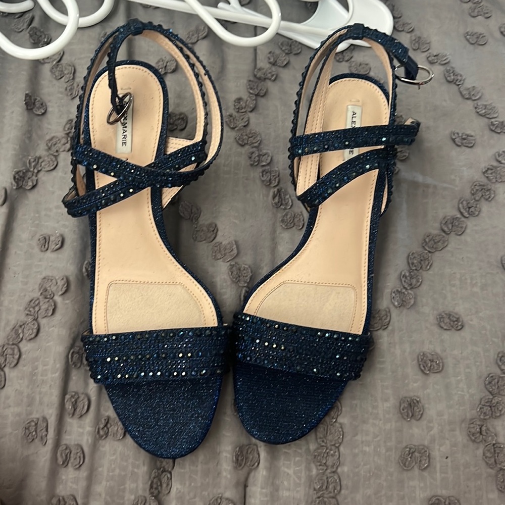 pair of heels never worn women’s size 9 never worn great condition